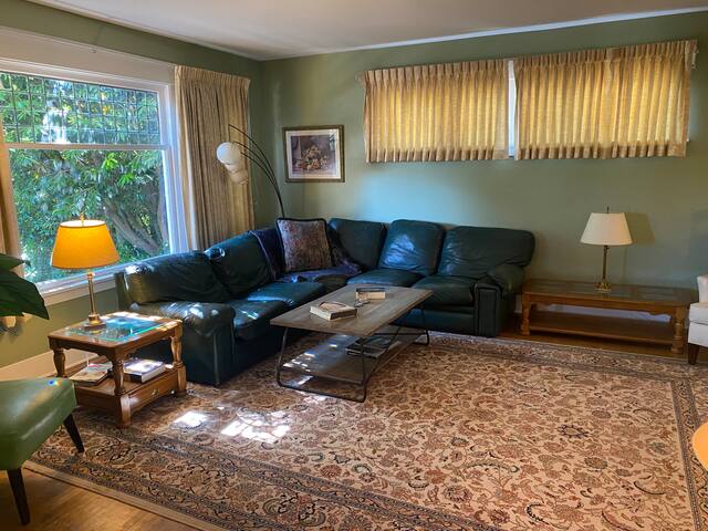 Capitol Hill SFR 5 Bed -3 BA. Volunteer Park