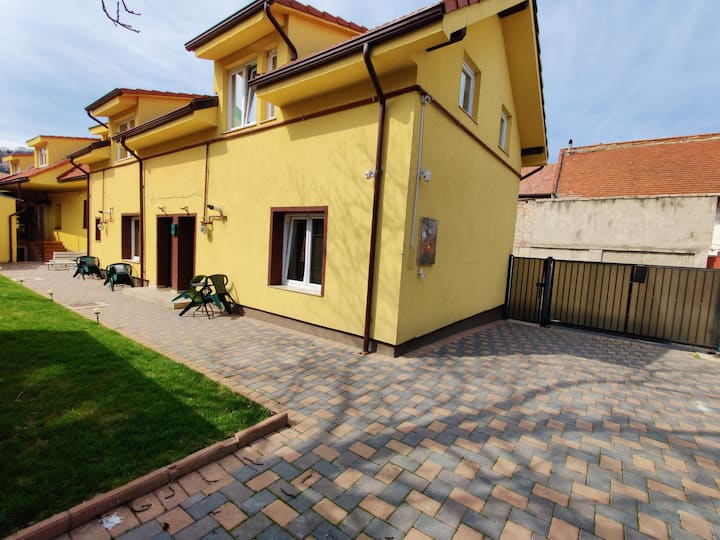 Huge Brasov Old Town Home - Brașov