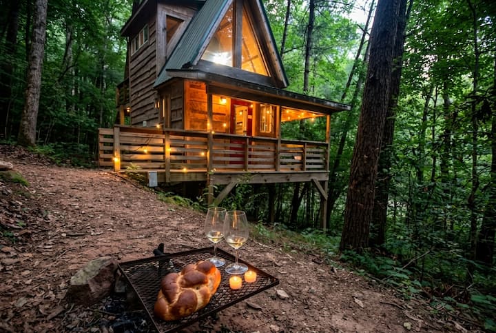 Firefly Bend Treehouse: Glamping, Hot Tub, Hiking - Suches, GA