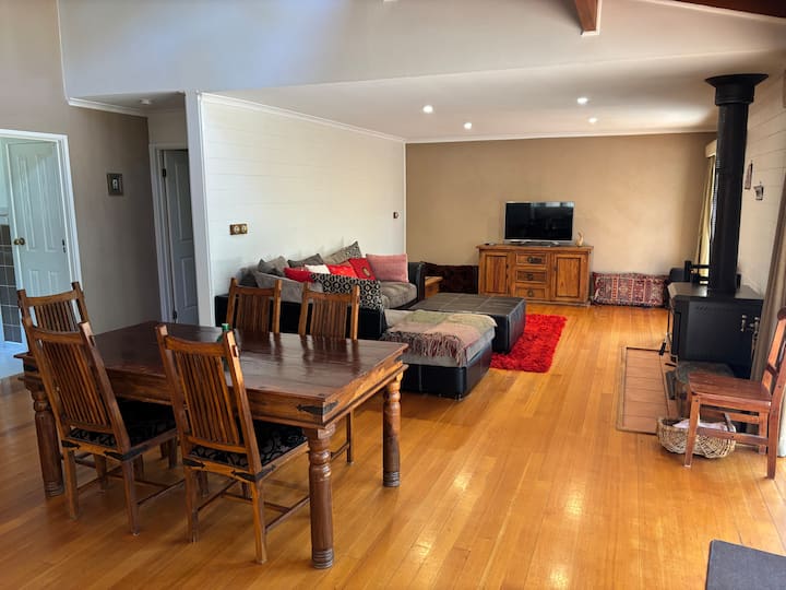 Duck Tree Lodge - Bush Retreat, Macedon Ranges - Woodend
