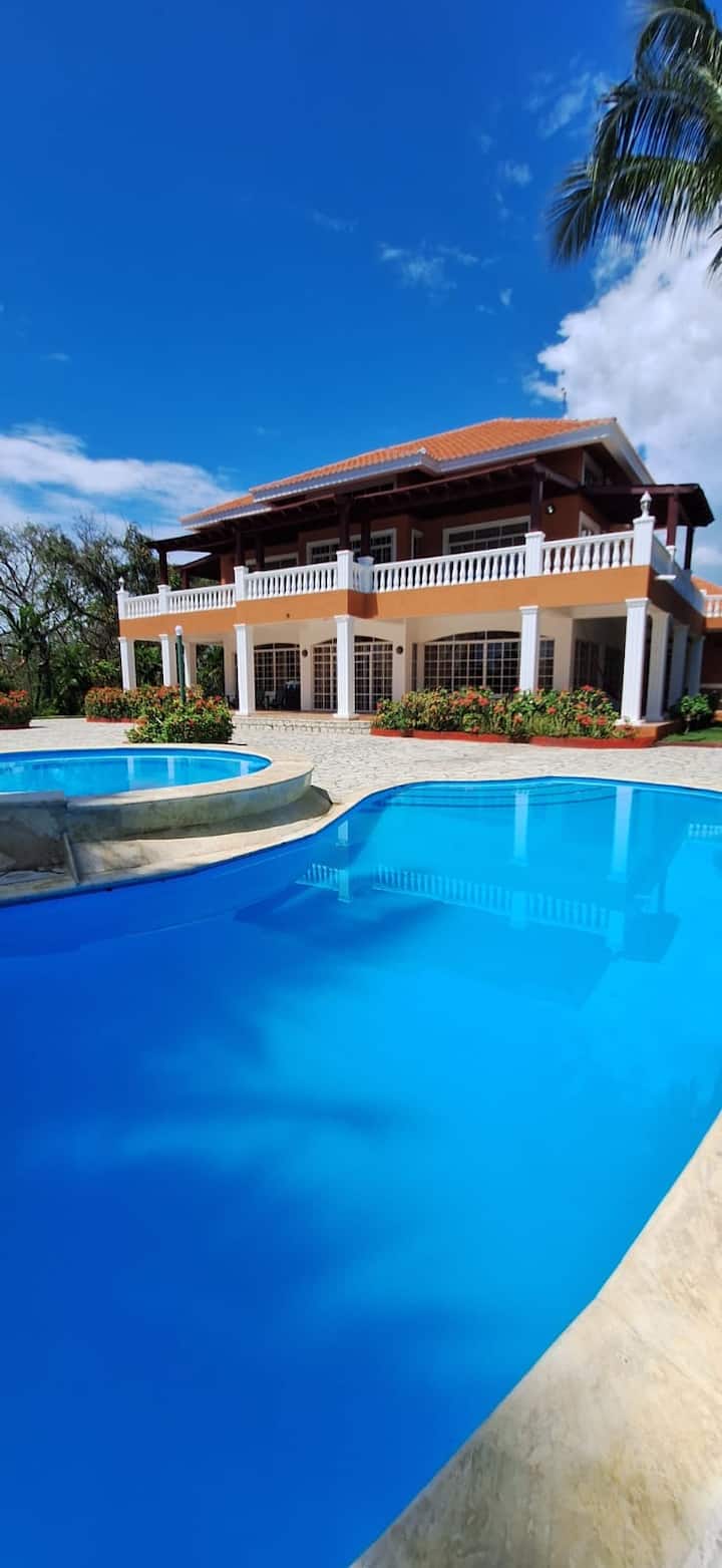 6 BR Expansive Dominican Rep Golf Villa w/ Pool