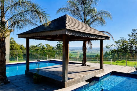 Epic Home: Pool, Sauna, Cinema & more - Sleeps 28