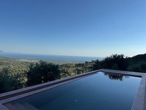 Old Olive House · Stone Villa with Infinity Pool