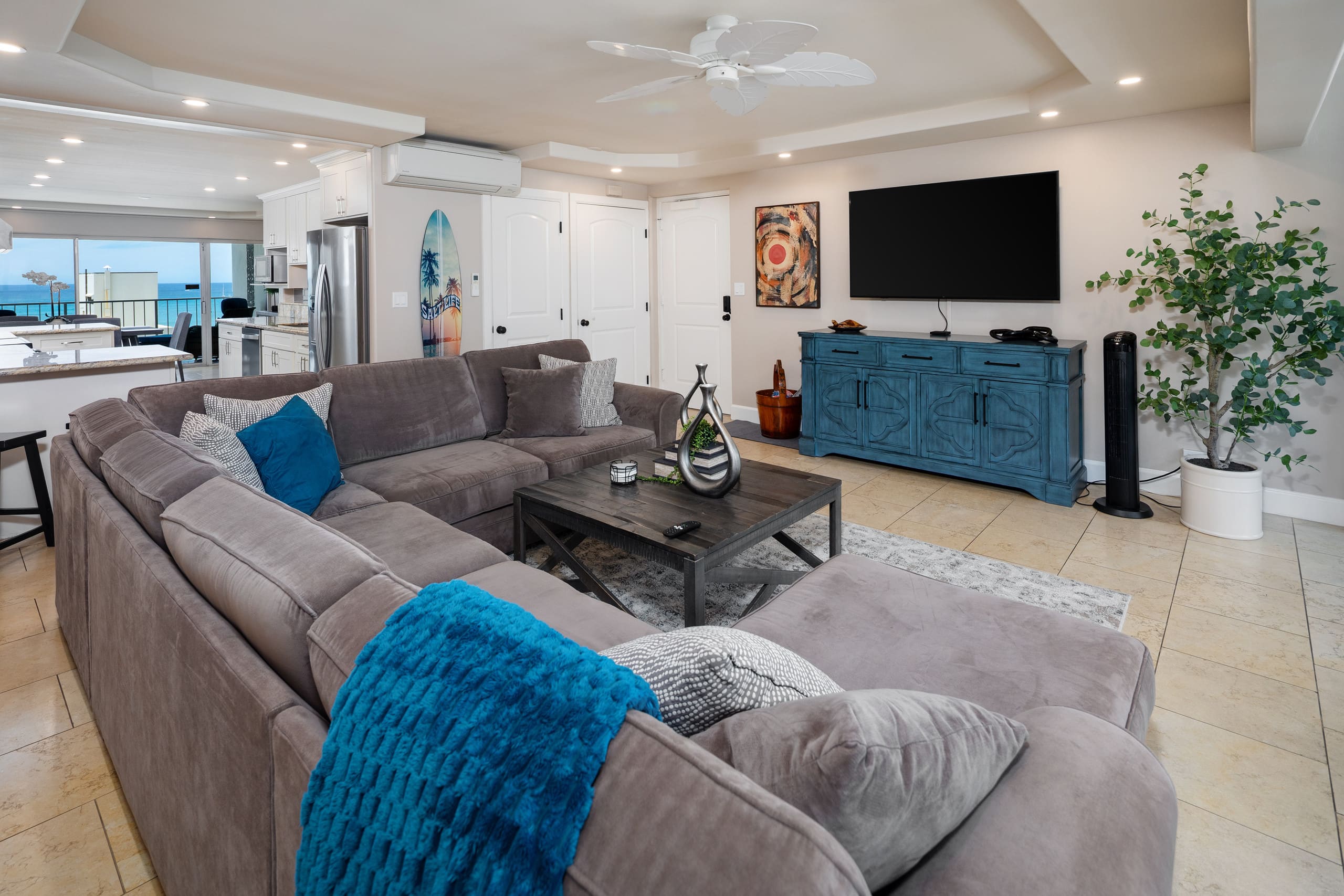 Condo in Honolulu · ★4.97 · 2 bedrooms · 3 beds · 2 private baths - Image 3