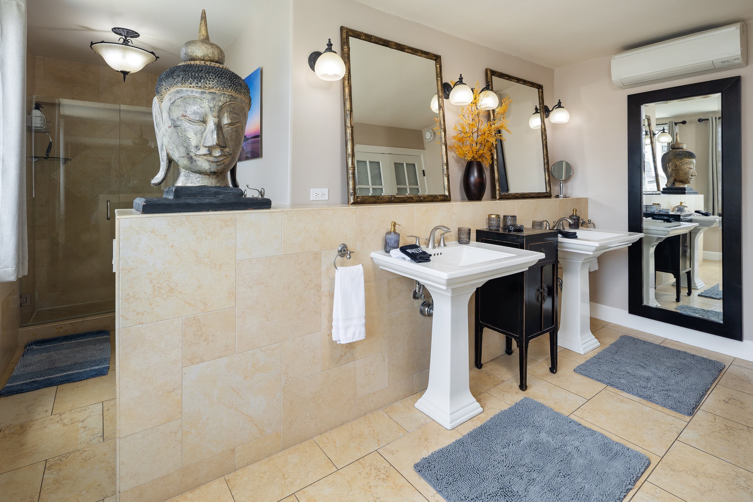 Condo in Honolulu · ★4.97 · 2 bedrooms · 3 beds · 2 private baths - Image 16