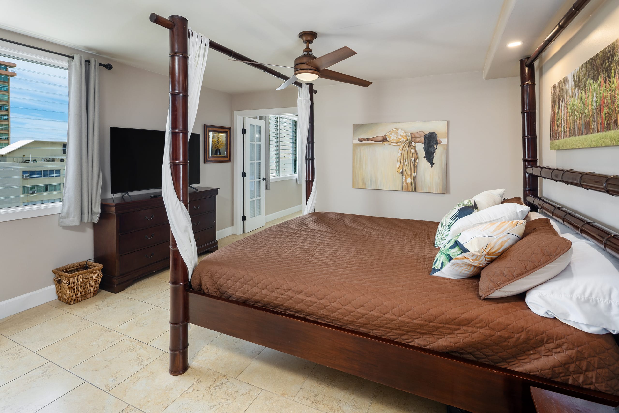 Condo in Honolulu · ★4.97 · 2 bedrooms · 3 beds · 2 private baths - Image 11