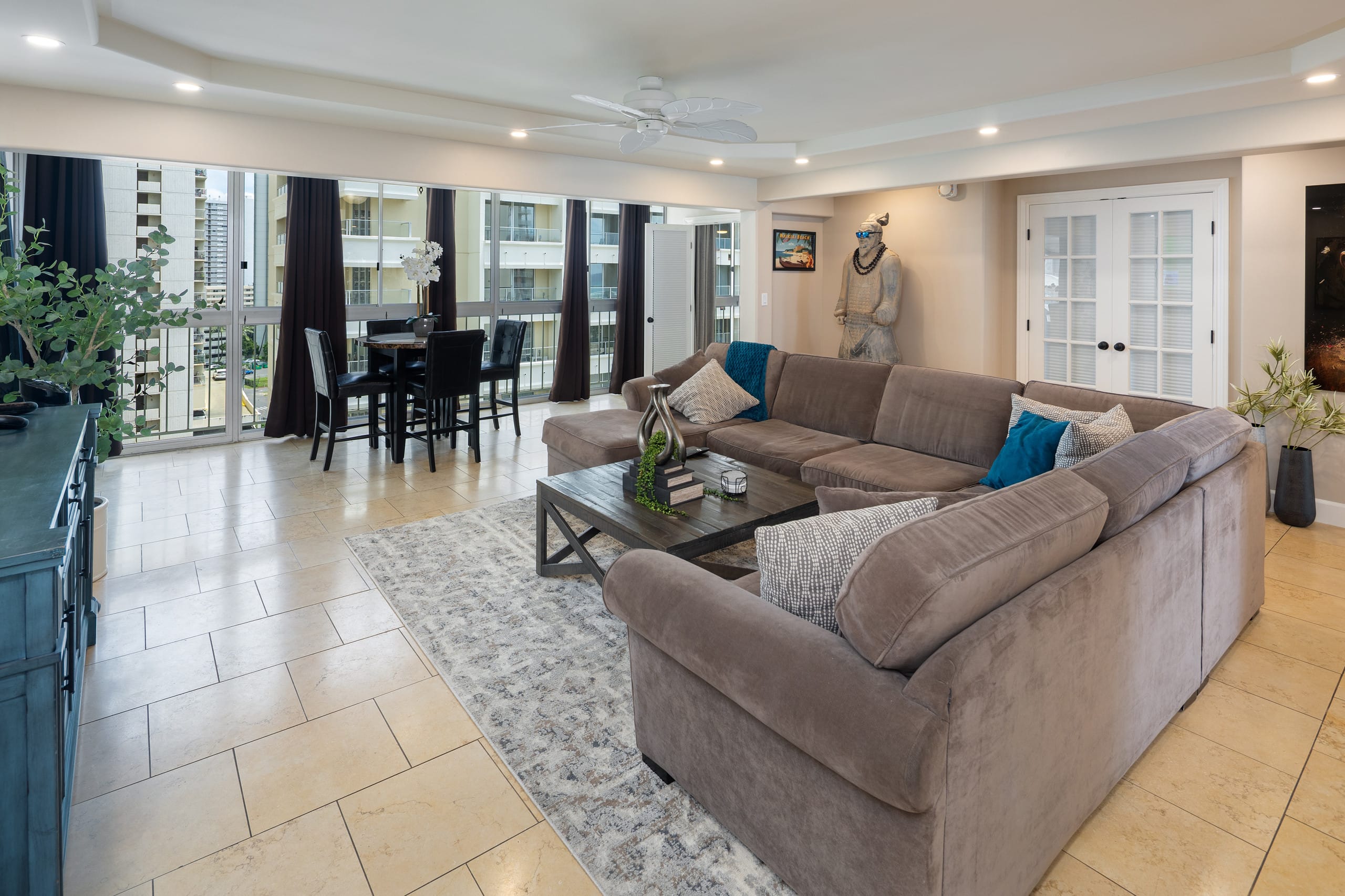 Condo in Honolulu · ★4.97 · 2 bedrooms · 3 beds · 2 private baths - Image 2