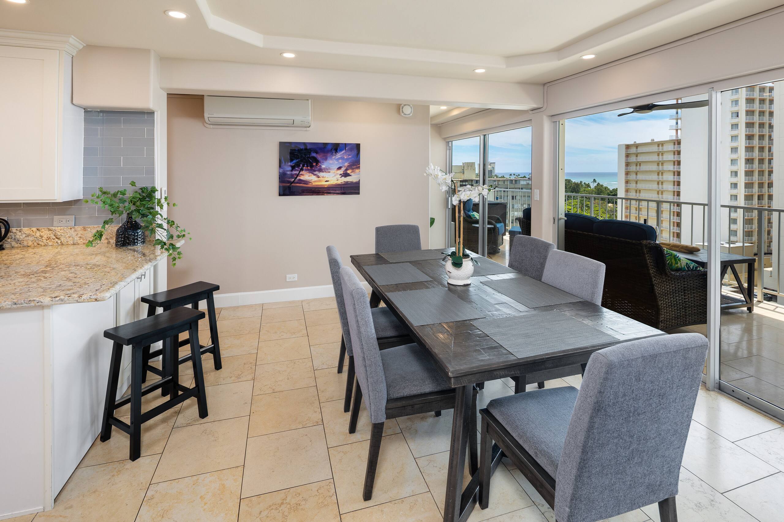 Condo in Honolulu · ★4.97 · 2 bedrooms · 3 beds · 2 private baths - Image 9