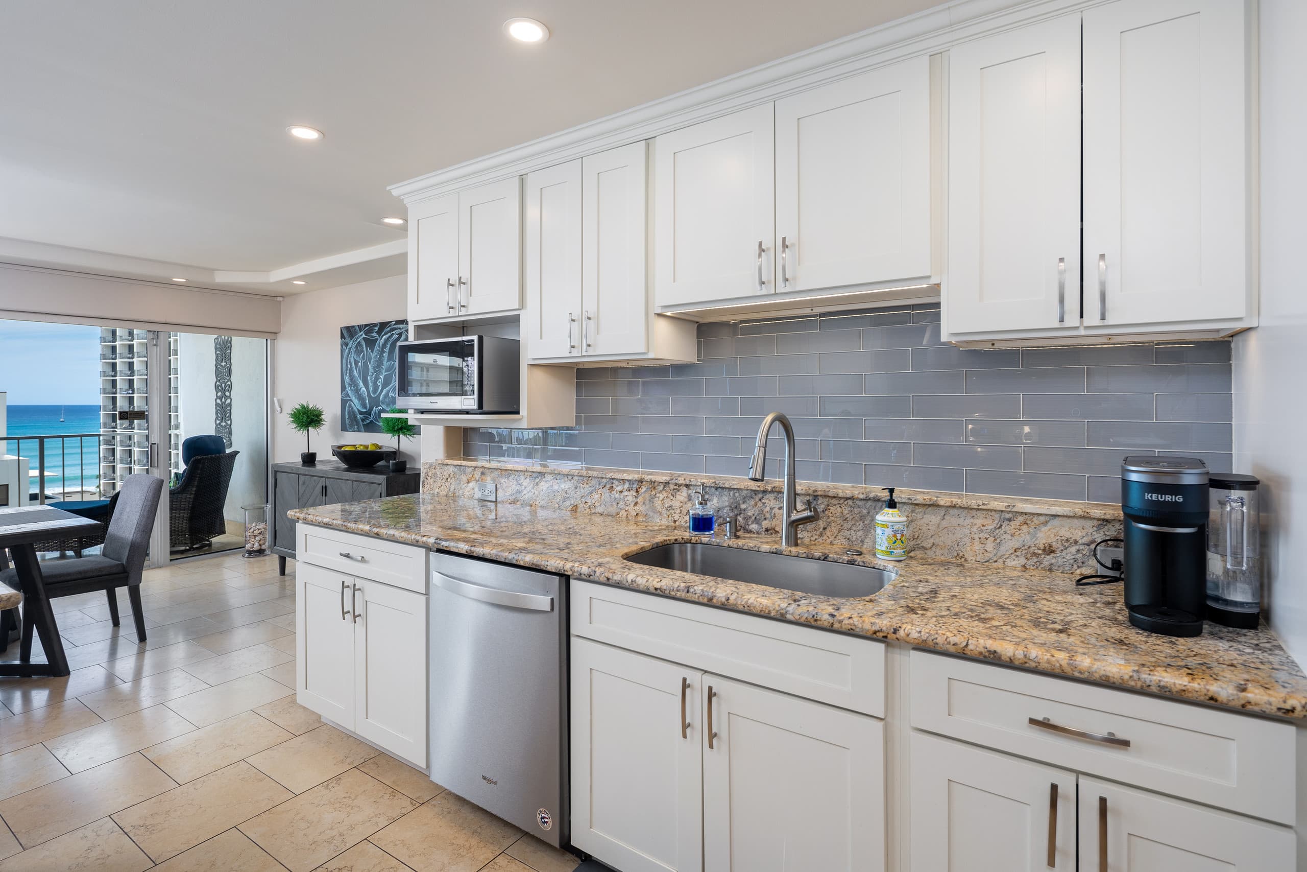 Condo in Honolulu · ★4.97 · 2 bedrooms · 3 beds · 2 private baths - Image 5