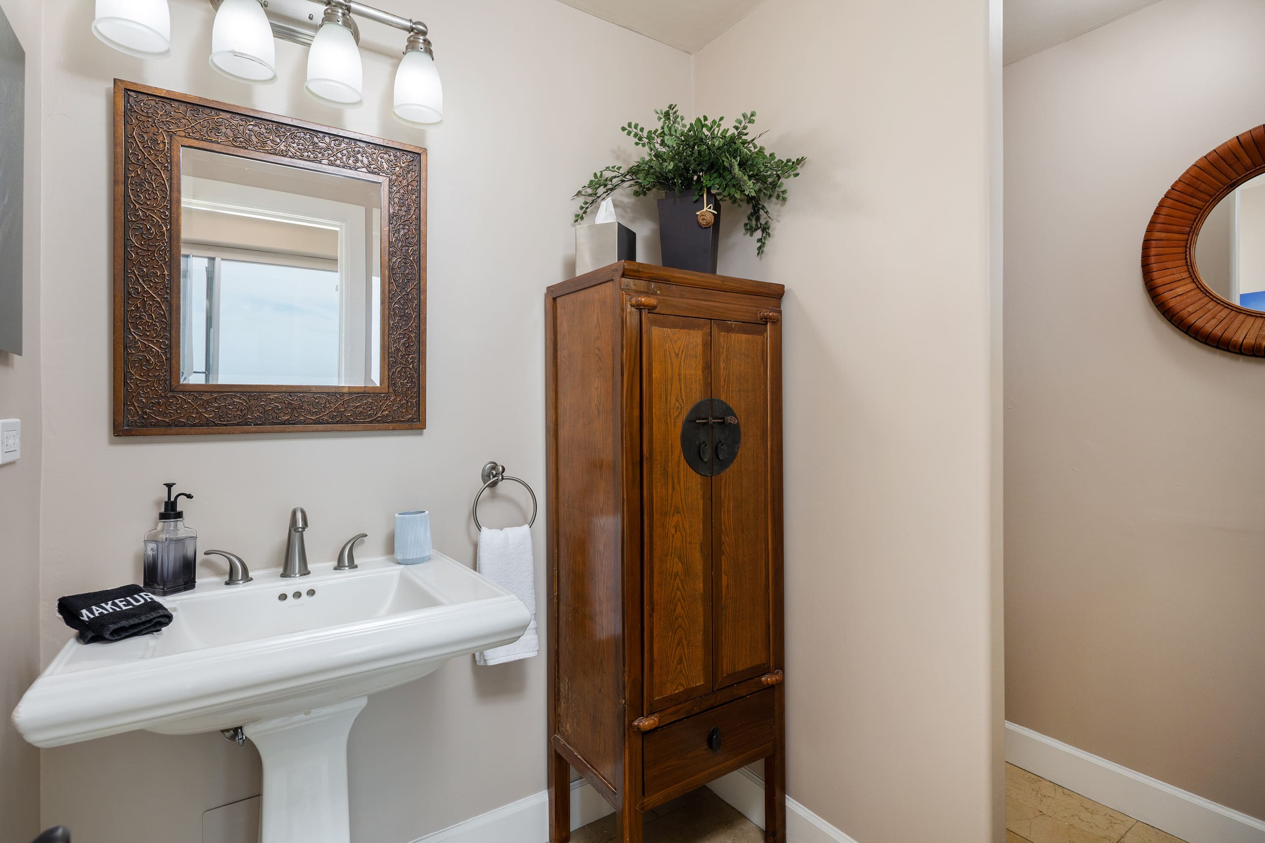 Condo in Honolulu · ★4.97 · 2 bedrooms · 3 beds · 2 private baths - Image 18