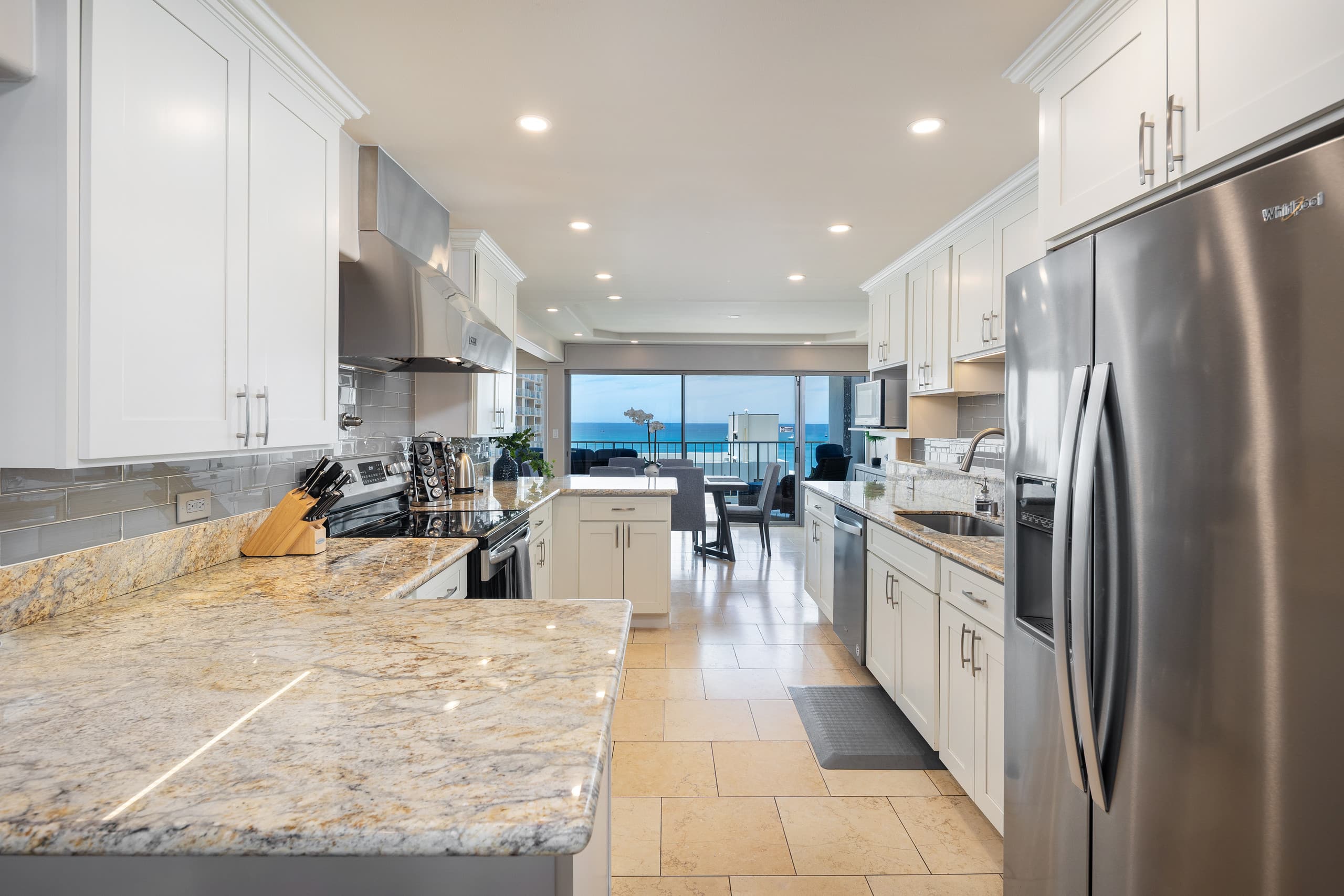 Condo in Honolulu · ★4.97 · 2 bedrooms · 3 beds · 2 private baths - Image 7