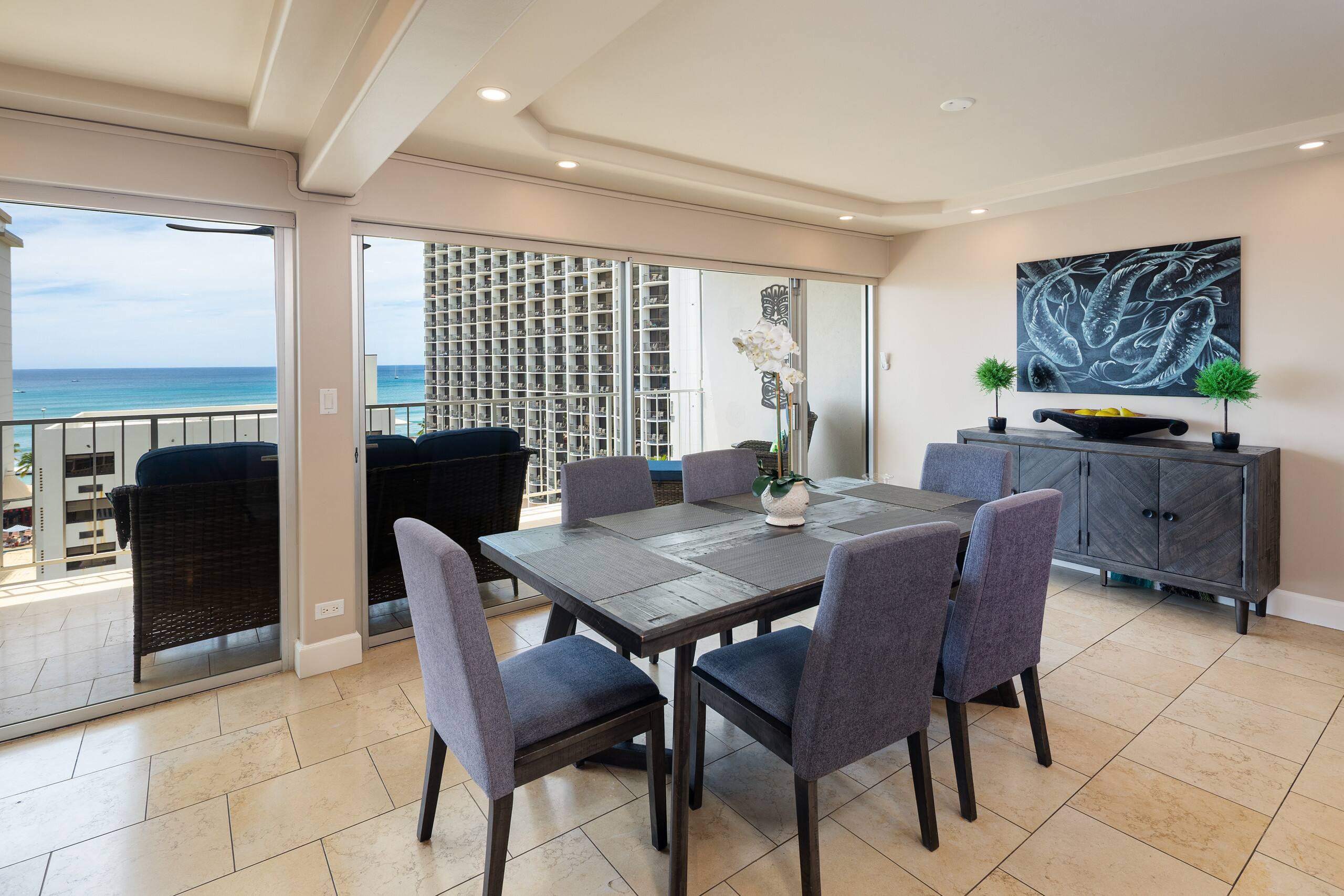 Condo in Honolulu · ★4.97 · 2 bedrooms · 3 beds · 2 private baths - Image 10