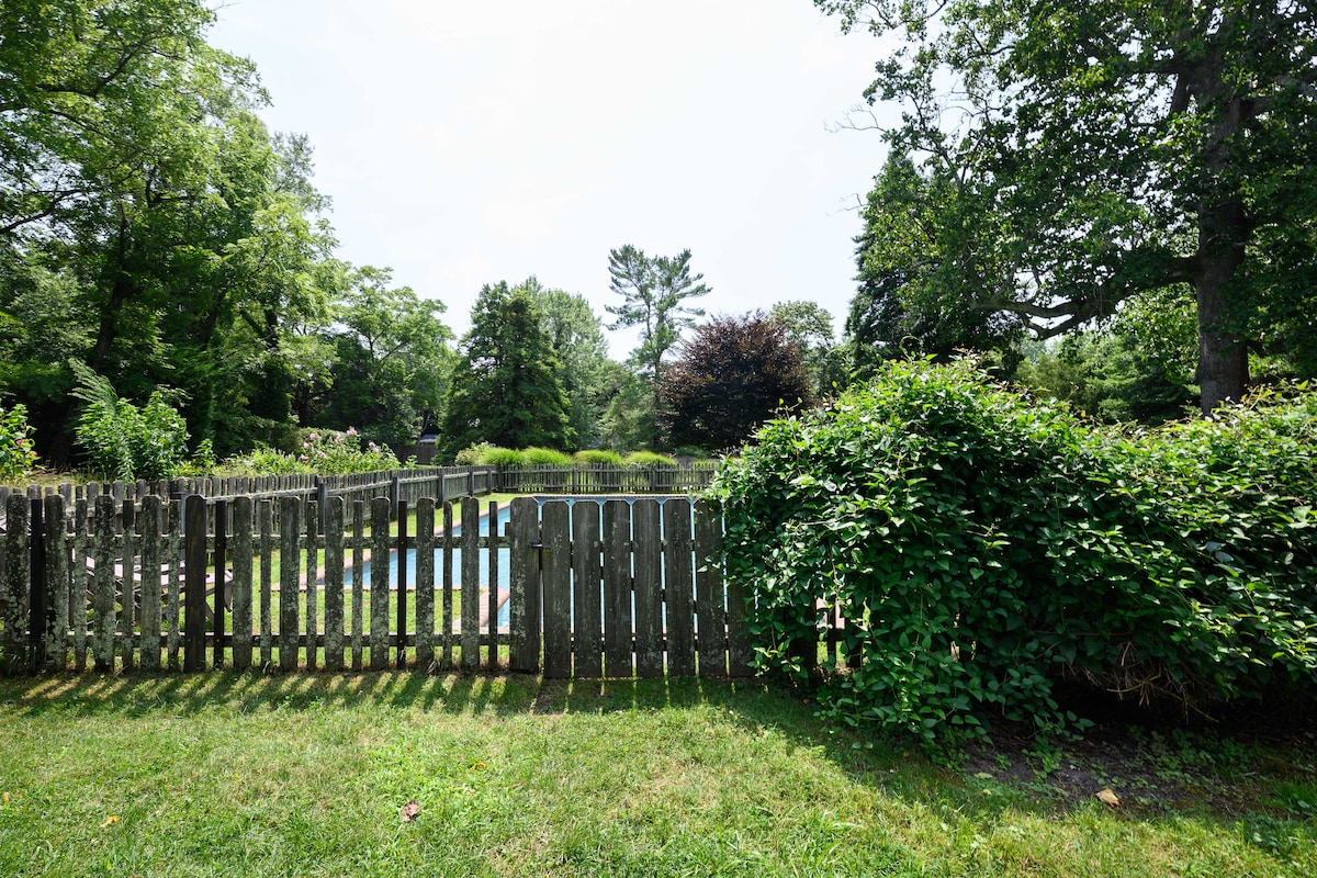 Fireplace Farmhouse - Houses for Rent in Brookhaven, New York