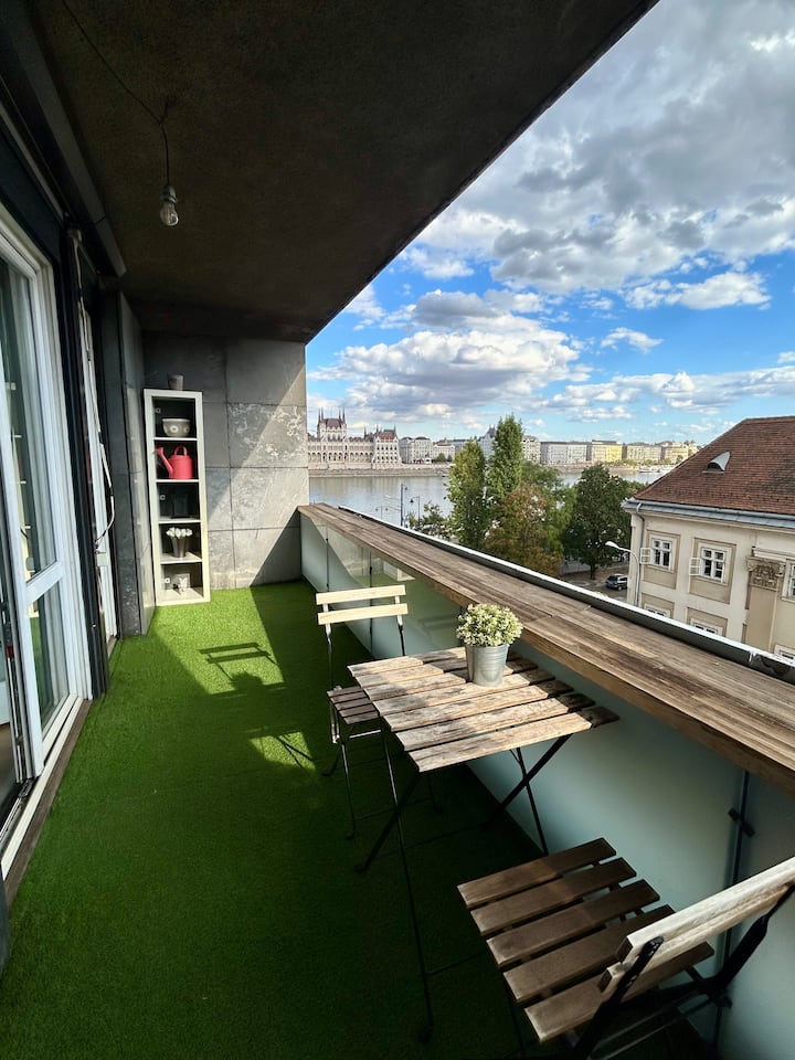 Superhero Hideout-parliament View & Terrace - Budapest