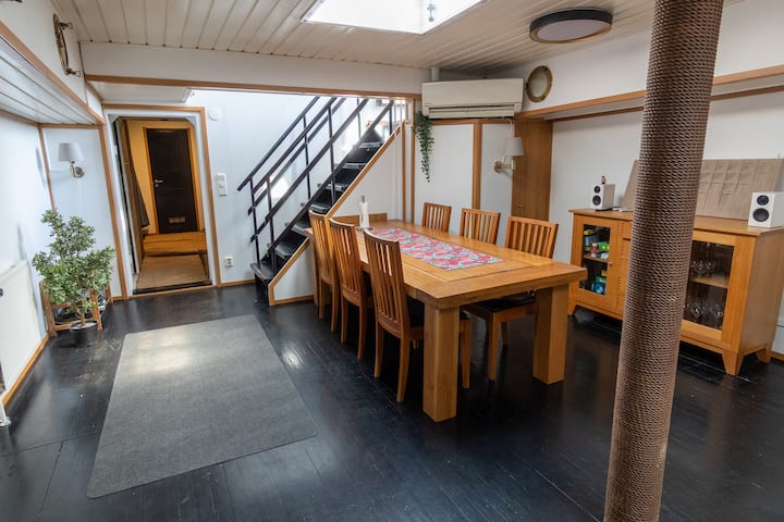 Spacious Dutch Houseboat - Helsinki