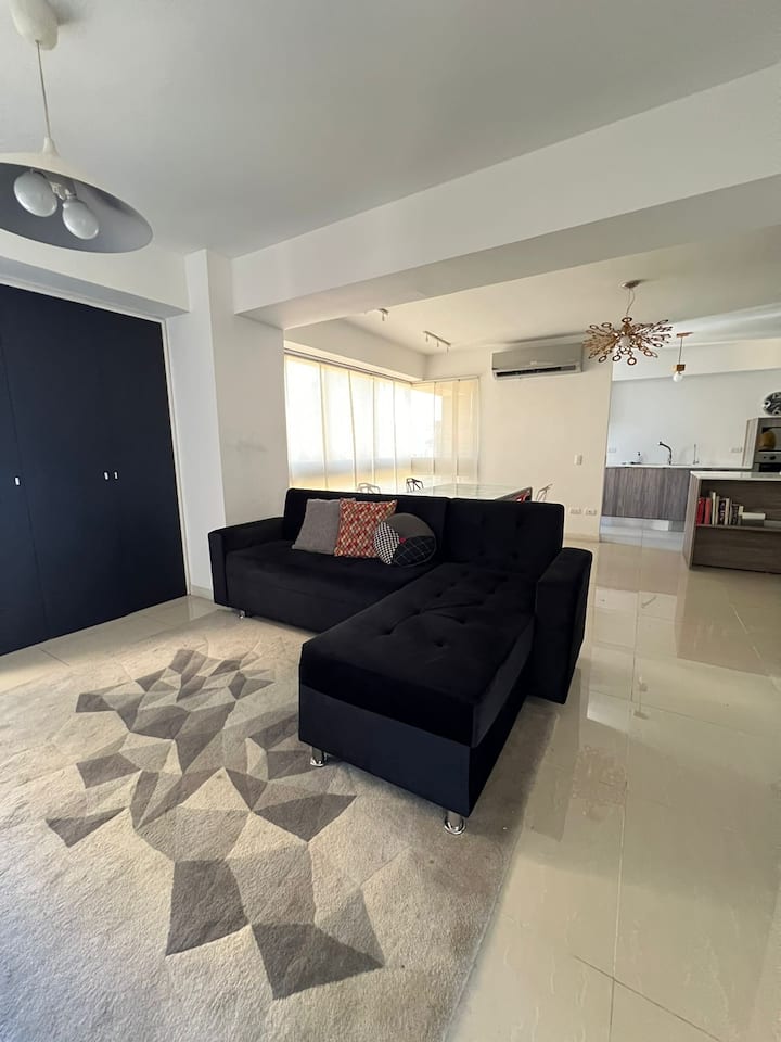 Minimalist, Comfortable And Well Equipped Kitchen - Caracas