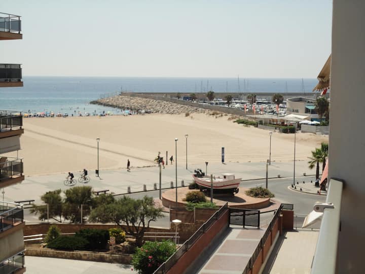 Apartamento Frente Al Mar Con Balcón, 2 Habitaciones, Aire Acondicionado Y Parking En Torredembarra - Altafulla
