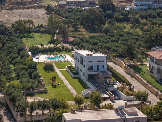 Villa Sfedami – Pool with Children Safety Fence