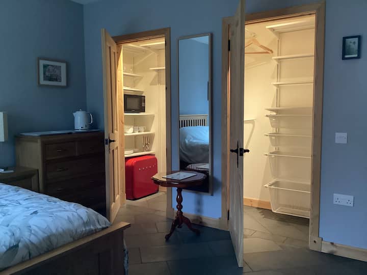 Burnside Of Enzie Steading  - Downstairs King Room - Moray
