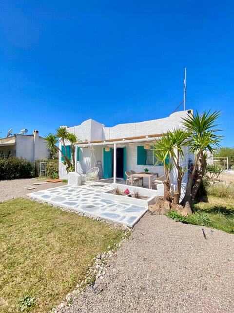 Unique Cottage house- private garden - Beachfront