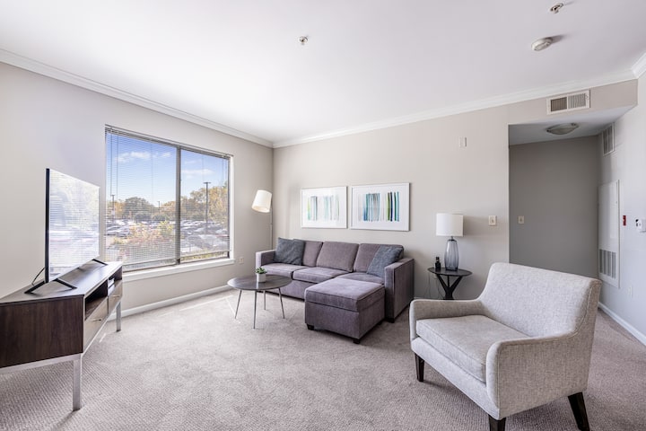 Lux 1 Bed | Steps To Train To Nyc - Newark, NJ