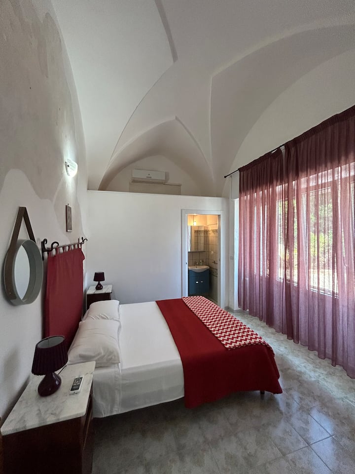 Dormitorio 1, rojo, con 1 baño privado