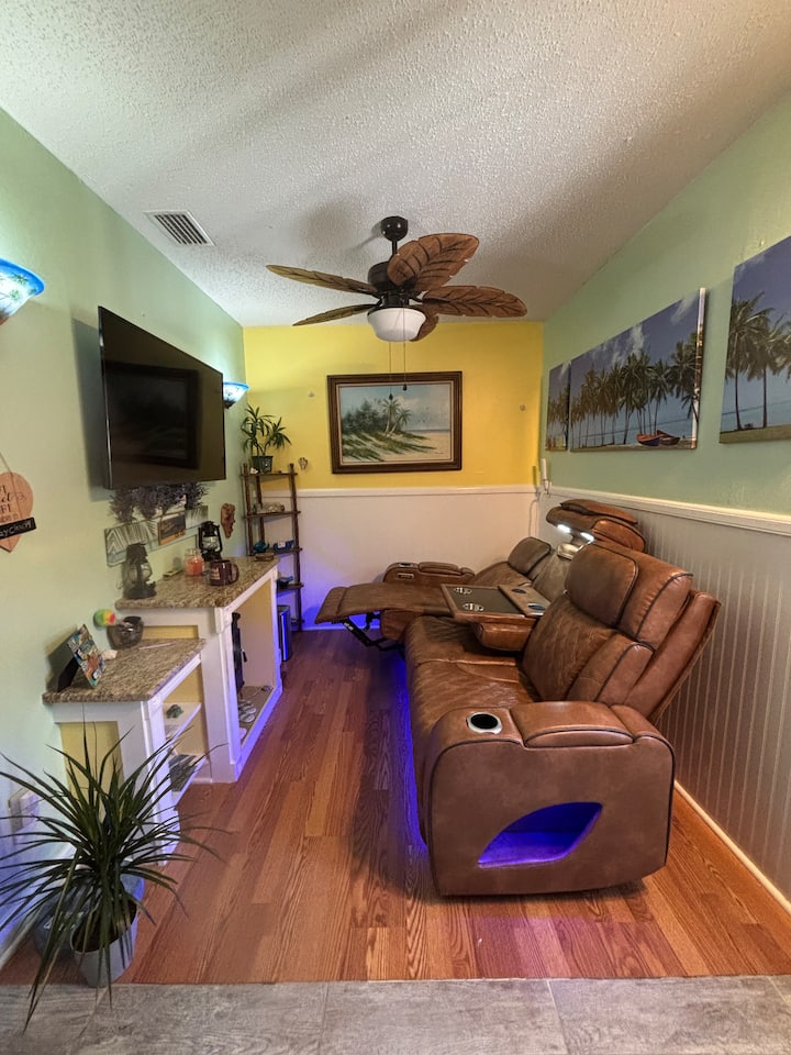 A Cloud 9 ~ Bungalow For 2 - Flagler Beach, FL