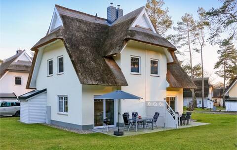 Leistungsstarkes Airbnb: Thatched roof house 18 on Usedom in Zirchow