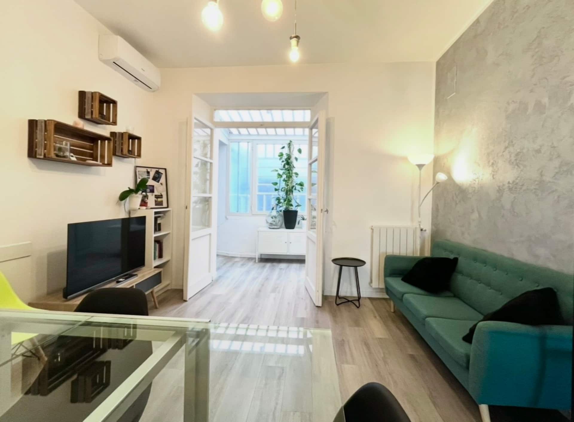 Explore Italy, a well-furnished and strategic location!