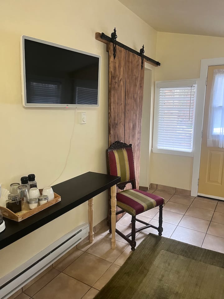 Roseanna's Guesthouse - Suite D - Parksville