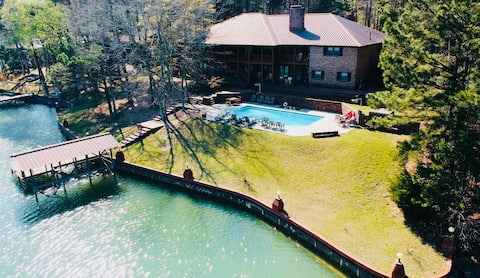 Lake Martin~Pool! July OPEN! 50% OFF! Sleeps 25
