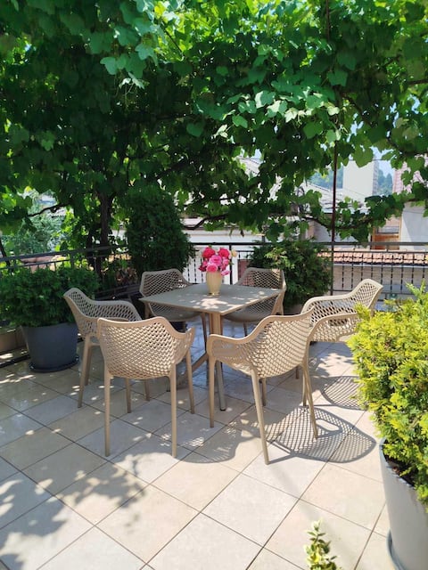 Top Old Town 3 Bedroom Flat with Garage & Terrace