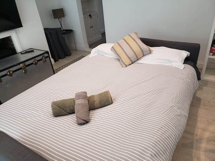 Southsea Garden, Spacious Bright 2 Bedroom | Pets - Southsea
