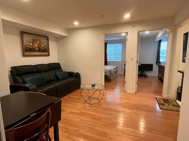 Príjemné a pohodlné ubytovanie pre firmy alebo na oddych.  Užite si svoj apartmán s 2 spálňami po dlhom dni práce alebo prehliadke nášho nádherného mesta.