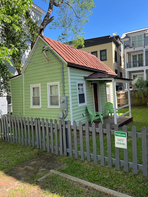 Perfect Tiny Cottage, Historic Downtown Charleston