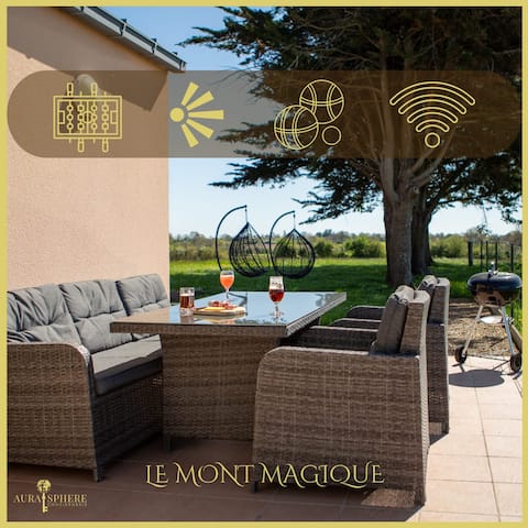 View of Mont-Saint-Michel * Elegance, calm & foosball