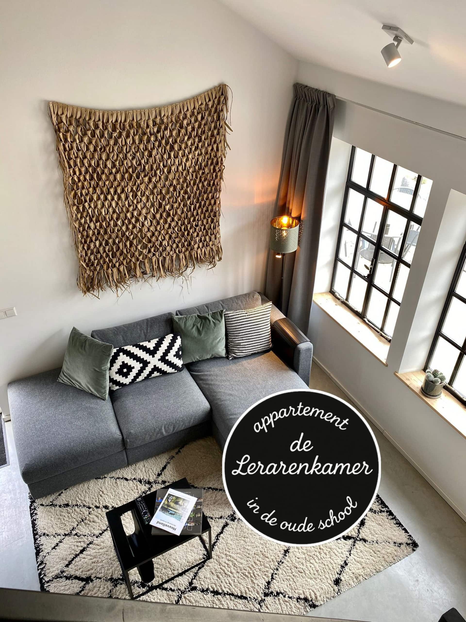 2 pers Apartment with lounge garden in old School