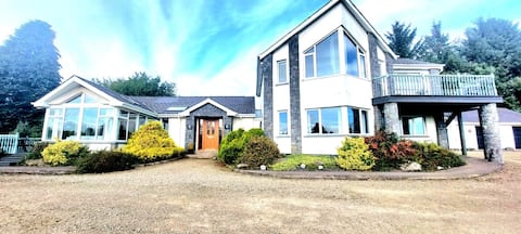 LackandarraLodge large 5BR entire house sleeps 14