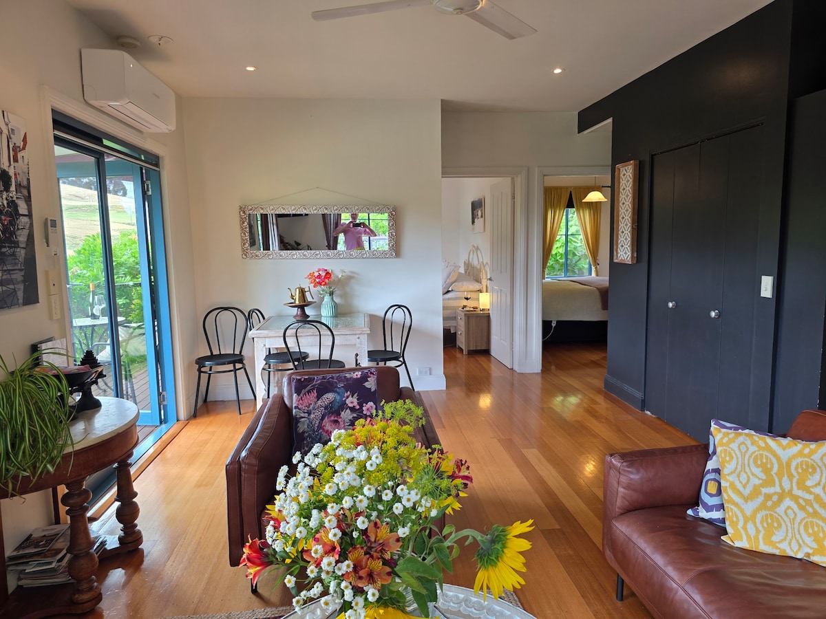 Popular Airbnb listing: Sunny Retreat at the edge of Forth in Tasmania