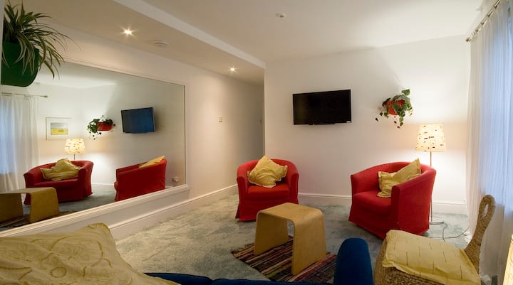 Ground Floor Spacious Flat, Parking For One Car - Leicestershire