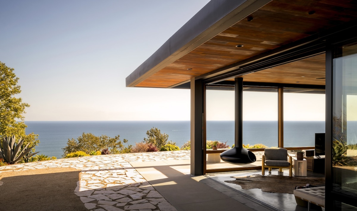 Carbon Beach House — view 6