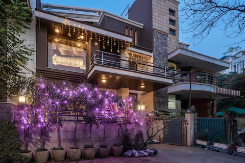 4-BHK I Home Theater & Gaming Room I Nr Cyber City