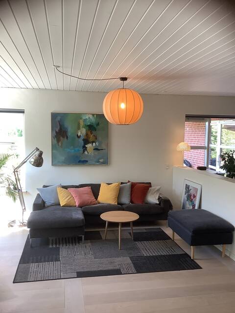 Lovely house with orangery and playhouse (175m2).
