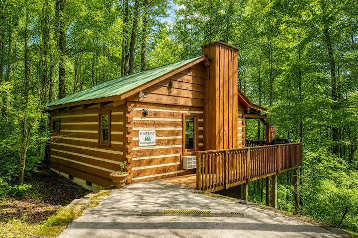 Hot Tub/gas Fireplace/king Bed/comm Pool - Townsend, TN