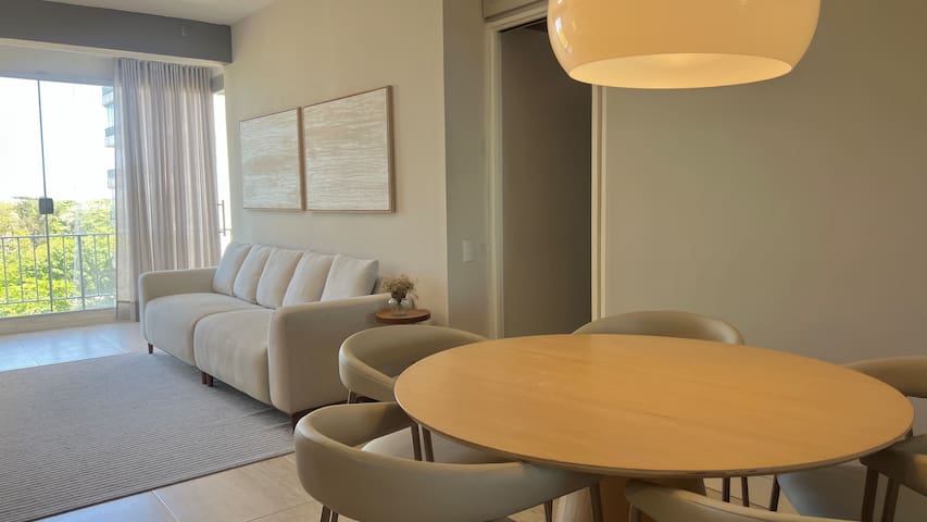 Apto inteiro – a pé da praia, split, pet friendly