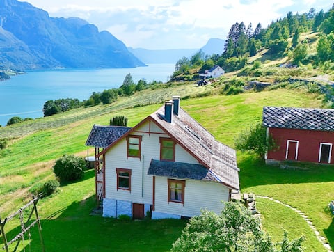 Gorgeous house with panorama fjord view