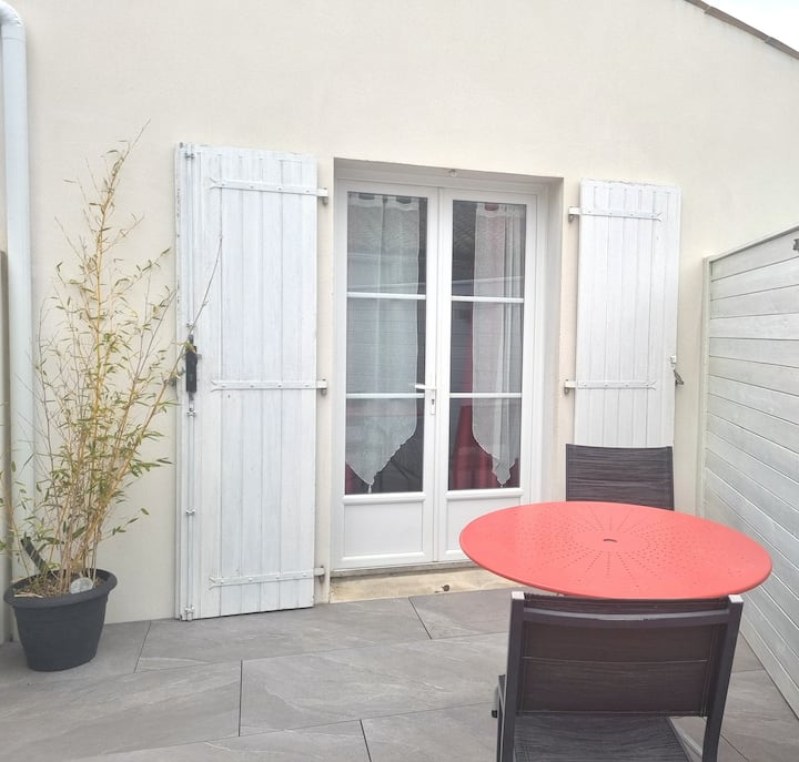 Charmante Petite Maison Avec Patio - La Rochelle