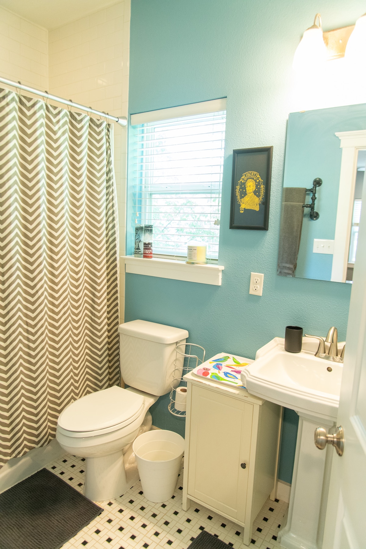Private garage apt in the heart of East Austin!
