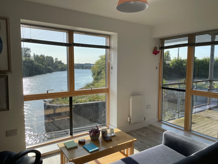 Apartment With Incredible River Views - Newark-on-Trent