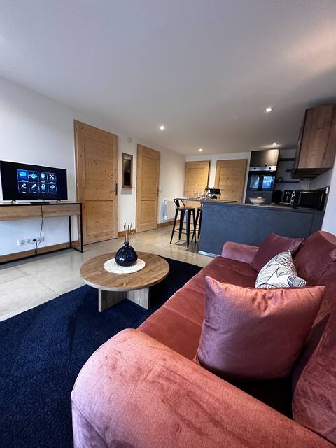Mountain and ski-in/ski-out apartment